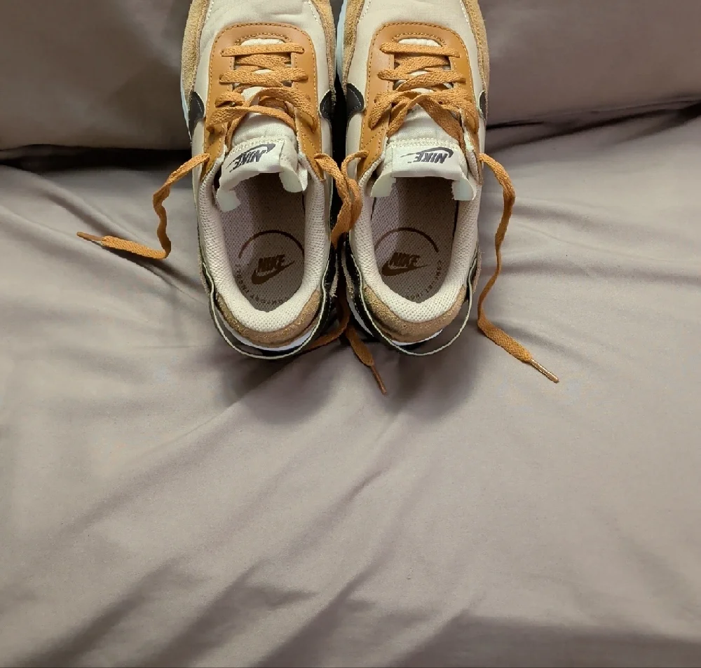 Nike Women's Sneakers in Tan and Black - Picture 2 of 7